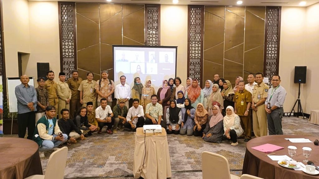 Peserta Lokakarya Perencanaan dan Pembiayaan Energi Terbarukan Skala Komunitas