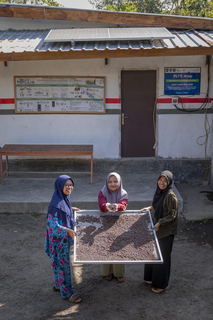 Pemanfaatan Solar Dryer House sebagai pengering kopi oleh perempuan yang tergabung dalam Kelompok Wanita Tani (KWT) di Lombok Tengah