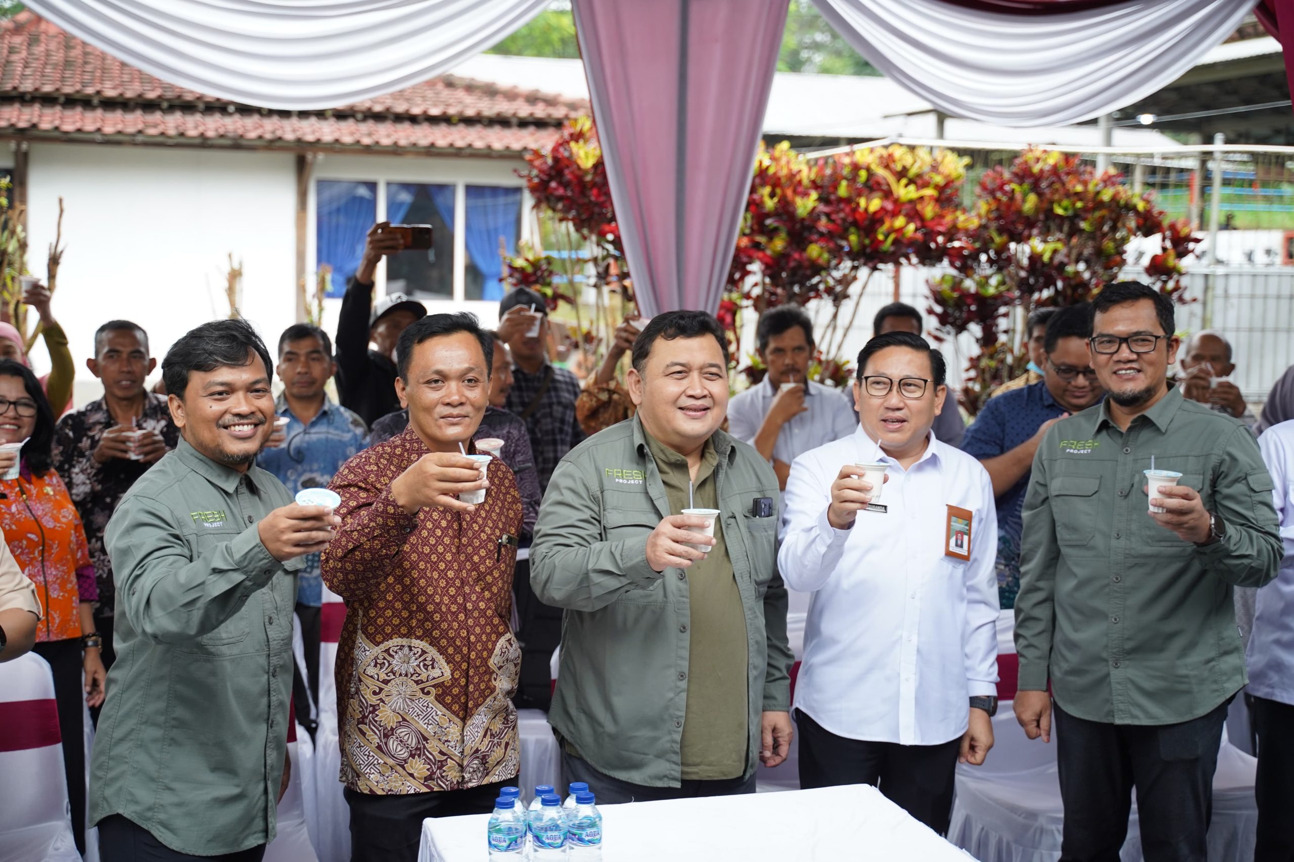 Sinergi Rumah Energi, Sarihusada dan Danone Ecosystem Perkuat Ketahanan Peternak Indonesia lewat Program FRESH