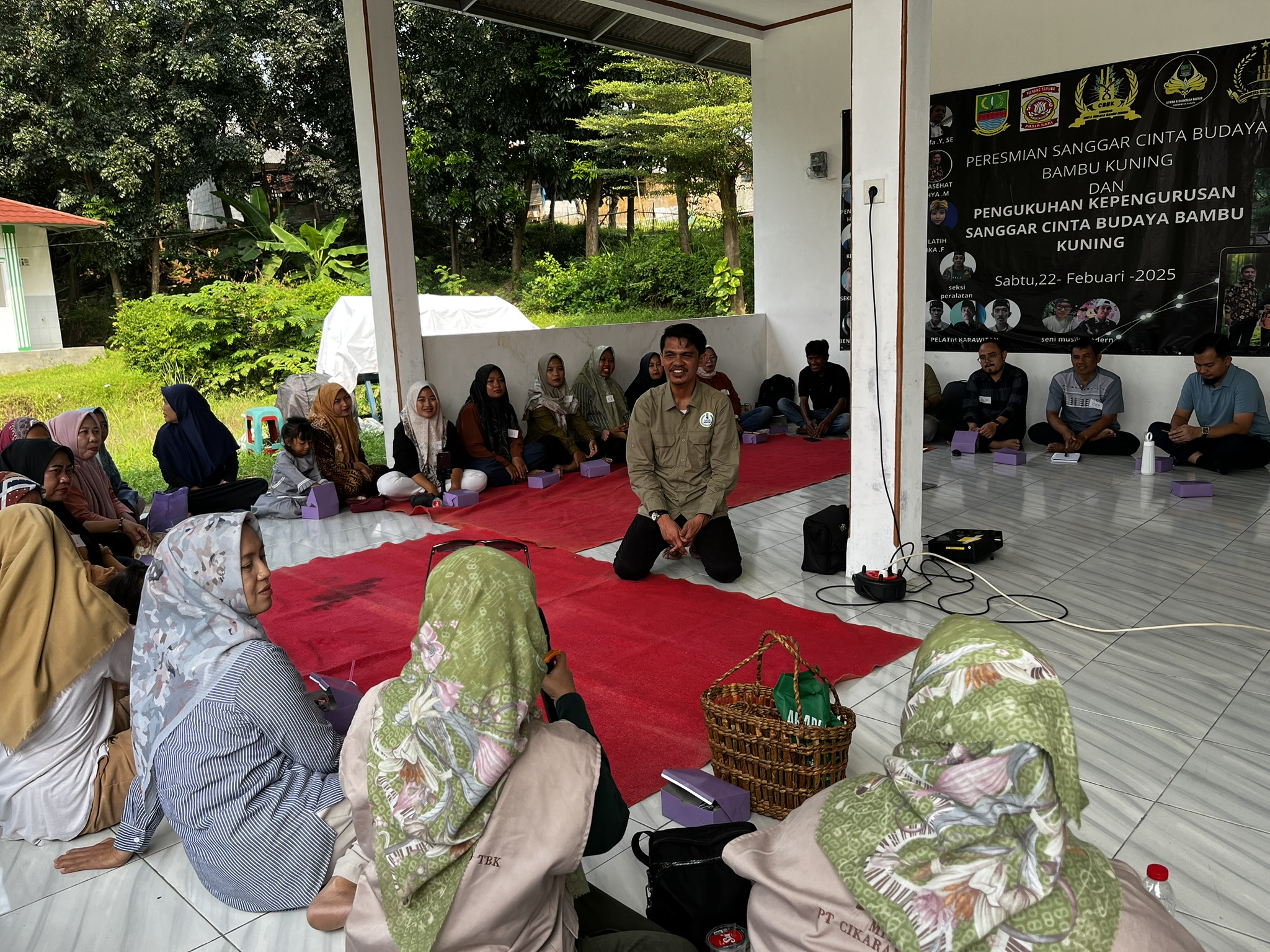 Menganyam Harapan Komunitas Bambu Kuning Kembangkan Kerajinan Eceng Gondok untuk Ekowisata dan Ekonomi Desa