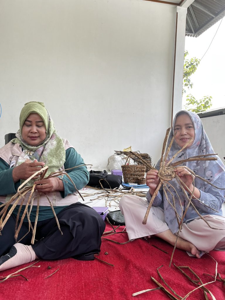 Pelatihan ini dihadiri oleh anggota Komunitas Bambu Kuning