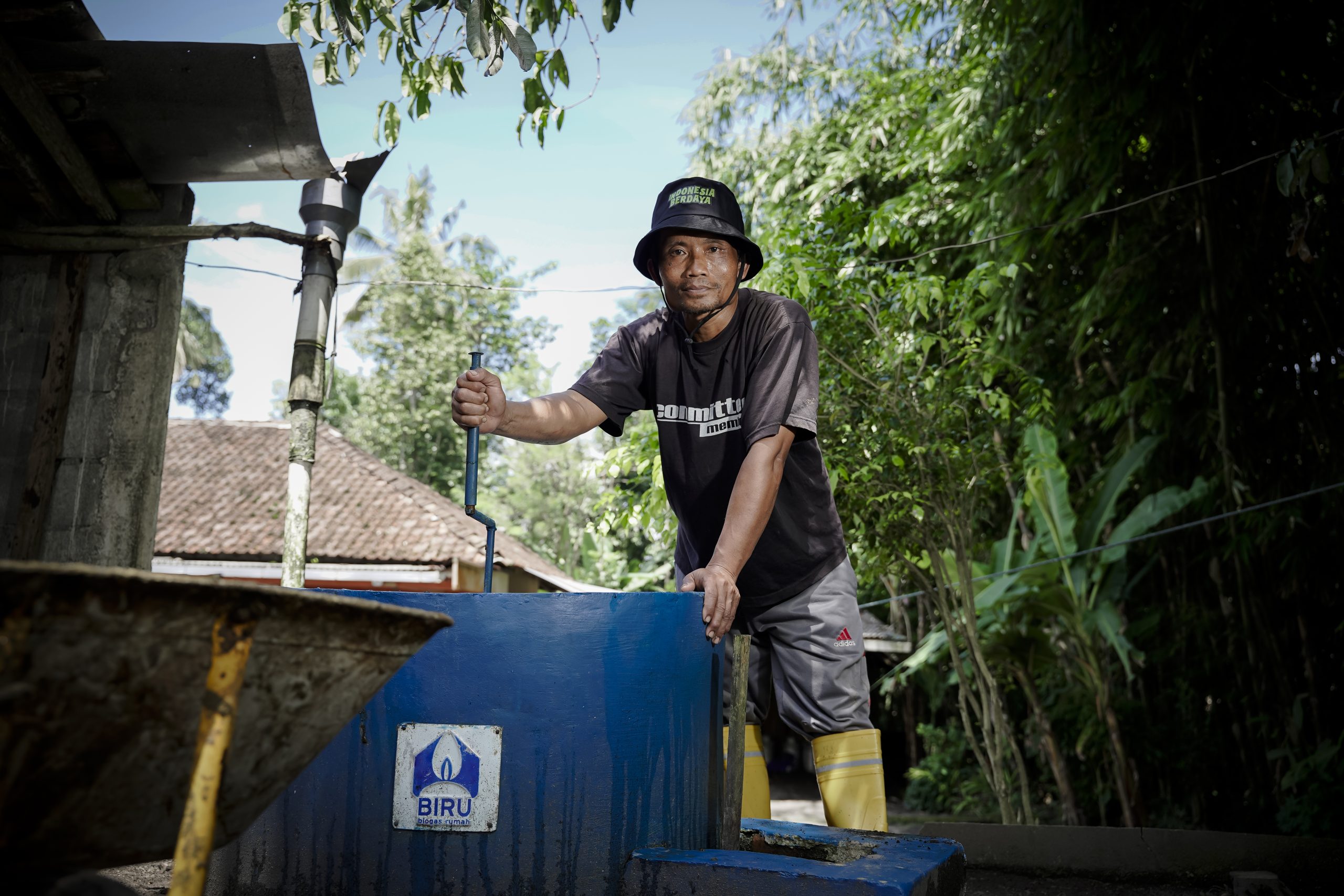 Pak Sukamto, petani salak pengguna biogas