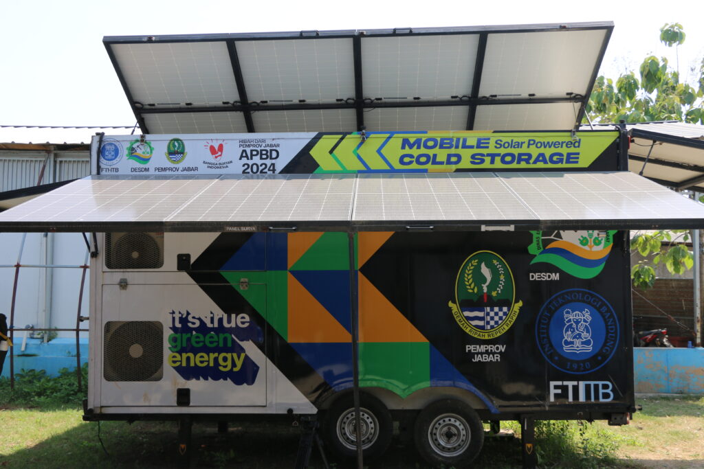 Perangkat penyimpan energi surya bergerak